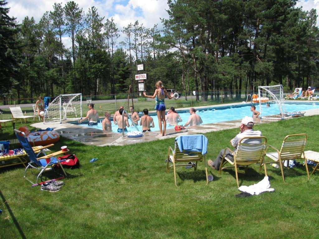 Sullivan Trail Inn & Suites Pocono Lake Exterior photo