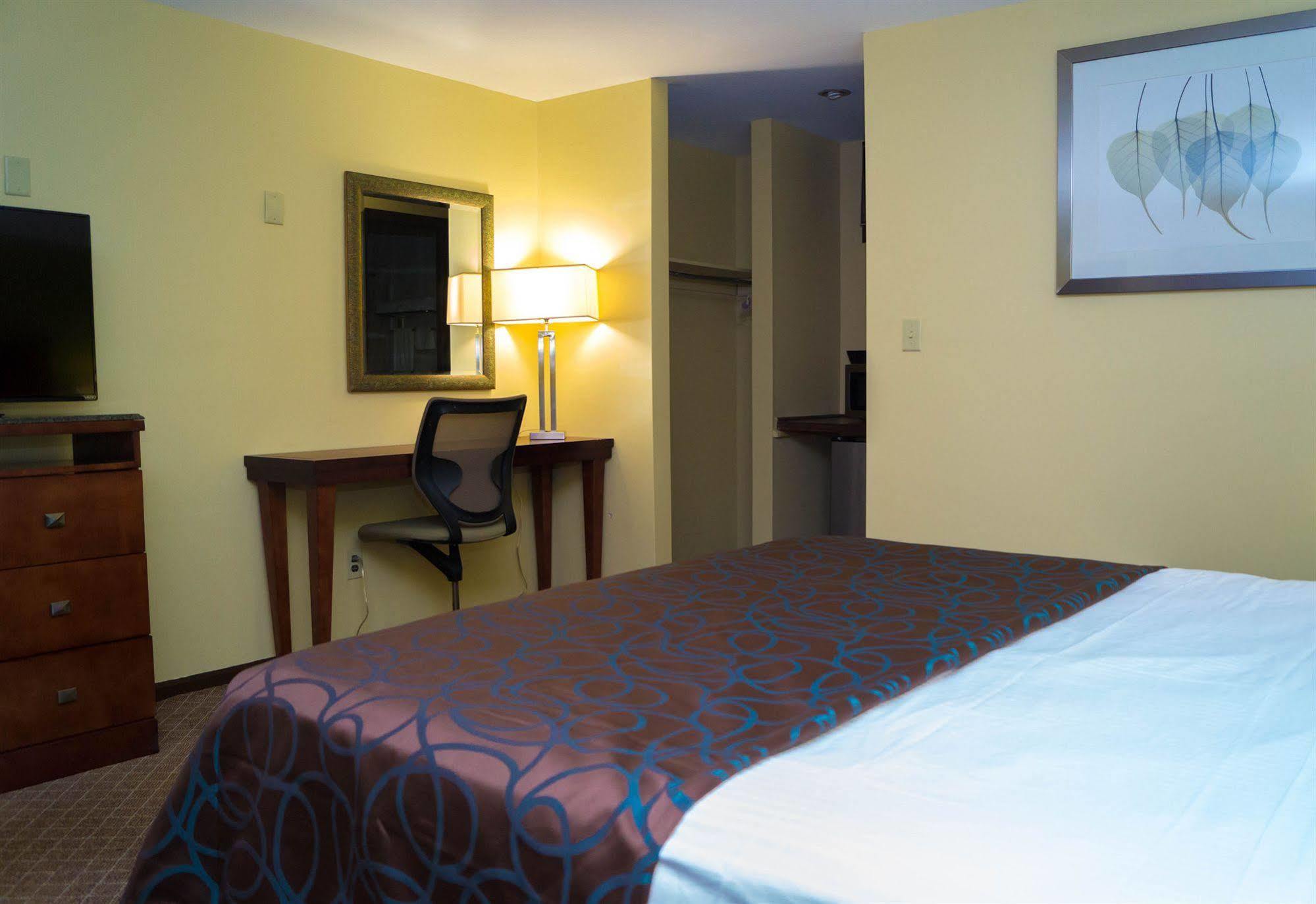Sullivan Trail Inn & Suites Pocono Lake Exterior photo